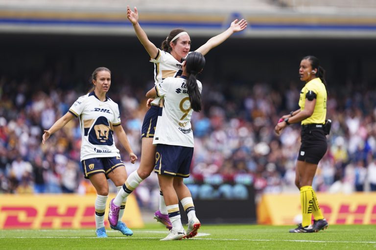 Silvana Flores celebra el gol de la victoria de las Pumas 1-0 sobre Necaxa. (Foto: @PumasMXFemenil)