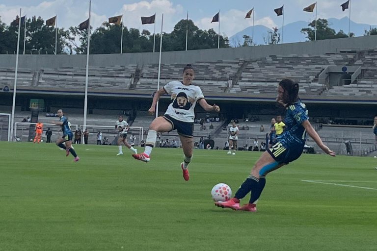 Pumas Femenil perdió en casa ante América en un duelo de volteretas. (Foto: Rodrigo Fernández)