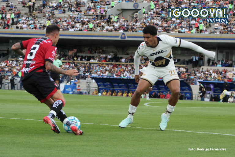 Ángel Azuaje apunta a ver acción en la visita de Pumas al Atlas, ante la rotación de Efraín Juárez. (Foto: Rodrigo Fernández)