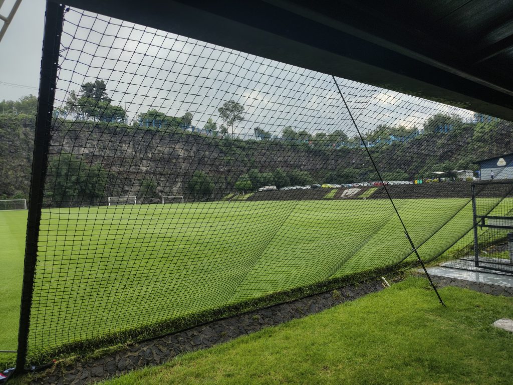 Portería en una de las canchas de la Cantera de Pumas