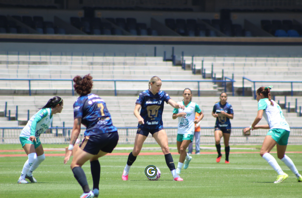 Afición de Pumas Femenil en el Olímpico Universitario contra León, Apertura 2026