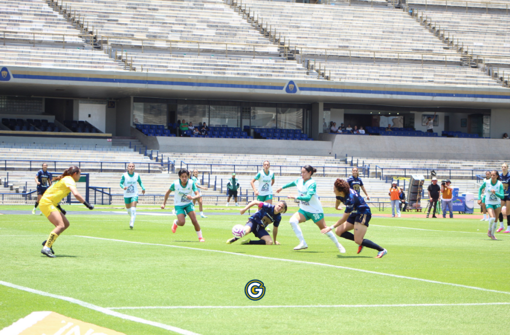 Afición de Pumas Femenil en el Olímpico Universitario contra León, Apertura 2026