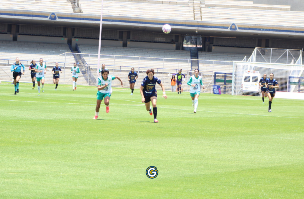 Afición de Pumas Femenil en el Olímpico Universitario contra León, Apertura 2026