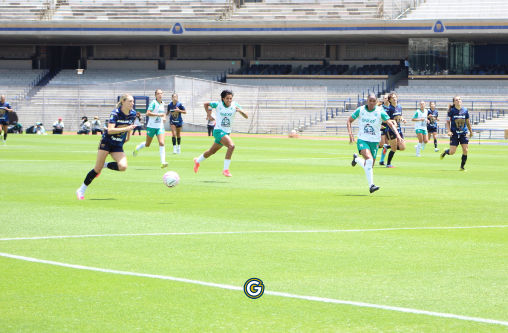 Afición de Pumas Femenil en el Olímpico Universitario contra León, Apertura 2026