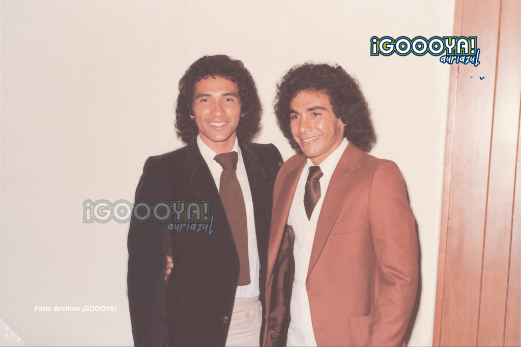Hugo Sánchez y José Luis Pareja López el día de su examen profesional de Odontología en la UNAM